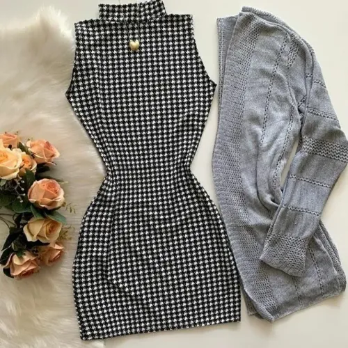 Vestido Curto Gola Alta